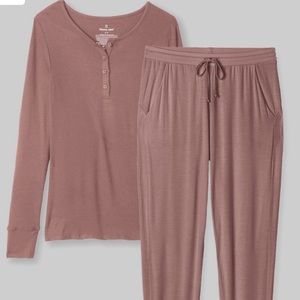 Women’s Downtime Henley and Jogger Set